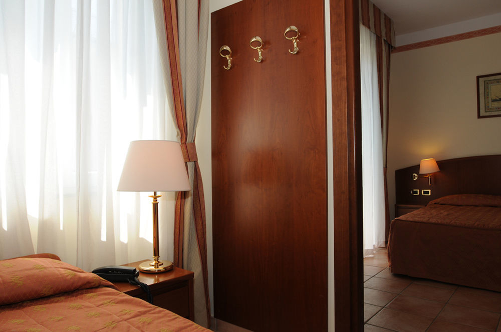 Hotel Agostini Μπελάρια-Ιτζέα Μαρίνα Εξωτερικό φωτογραφία